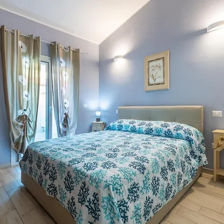 Semesterbostad Ibiscus Rosa 1 Marongiu