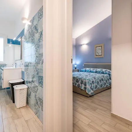 Ibiscus Rosa 1 Semesterbostad Marongiu